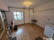 Apartament 4 camere zona Poarta 6 