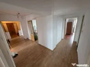 Apartament 4 camere zona Poarta 6 