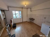 Apartament 4 camere zona Poarta 6