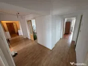 Apartament 4 camere zona Poarta 6