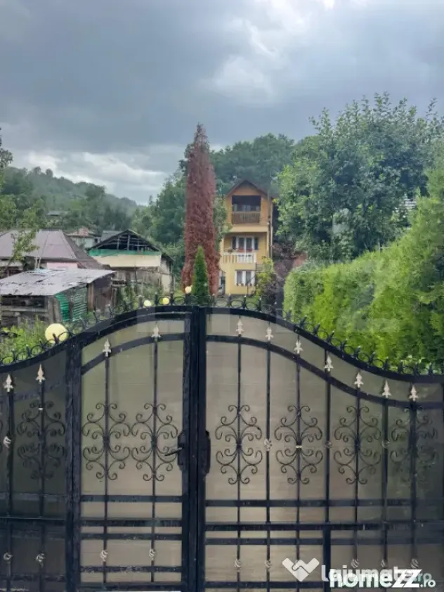CASĂ CU DOUĂ LOCUINȚE ȘI TEREN DE 897 MP – RUNCU, DÂM - Runcu (Dambovita)