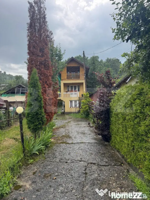CASĂ CU DOUĂ LOCUINȚE ȘI TEREN DE 897 MP – RUNCU, DÂM - Runcu (Dambovita)