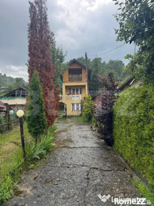 CASĂ CU DOUĂ LOCUINȚE ȘI TEREN DE 897 MP – RUNCU, DÂM - Runcu (Dambovita)