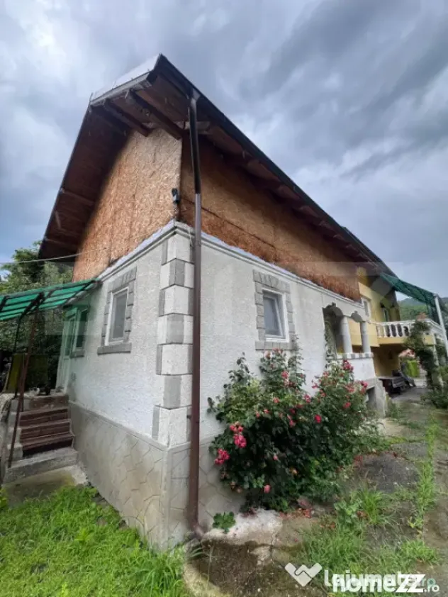 CASĂ CU DOUĂ LOCUINȚE ȘI TEREN DE 897 MP – RUNCU, DÂM - Runcu (Dambovita)