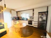 Apartament semidecomandat cu 3 camere,2 bai, parcare inclusa 