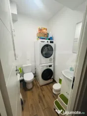 Apartament semidecomandat cu 3 camere,2 bai, parcare inclusa 