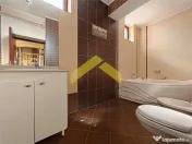 Casa cu etaj la cheie de in Chisineu Cris