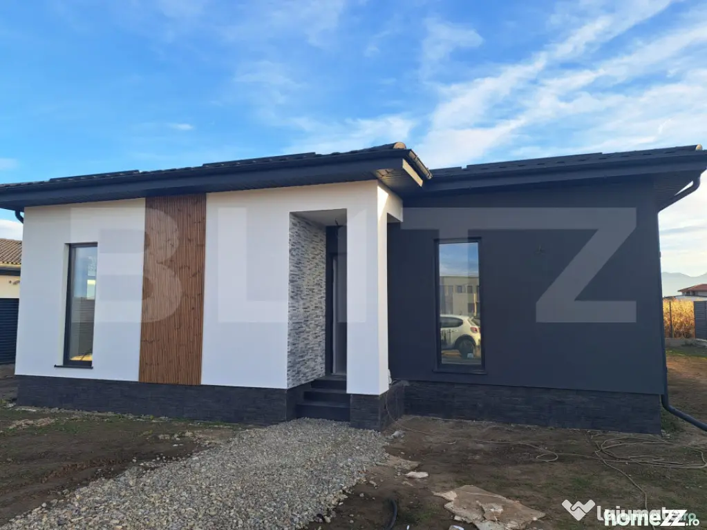 Casă Modernă cu 4 Camere în Sânpetru / Teren 500mp / Fin