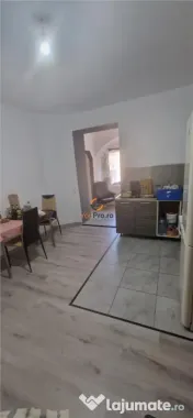 Decomandat 2 Camere / Curte Comuna cu Loc de Parcare / Zona