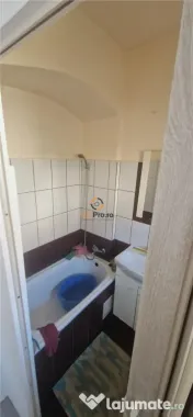 Decomandat 2 Camere / Curte Comuna cu Loc de Parcare / Zona