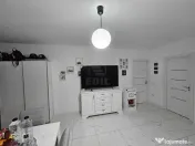 Apartament spațios de închiriat – 3 camere, terasă generoasă