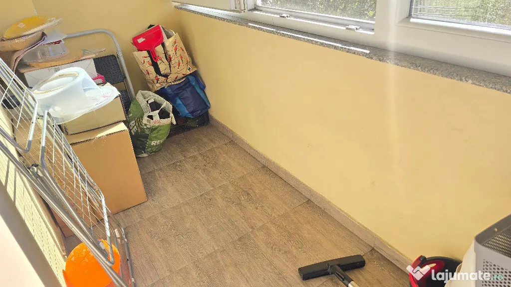 Vand apartament cu 3 camere decomandat Deva GARAJ si BOXA, I. Traian - Deva (Hunedoara)