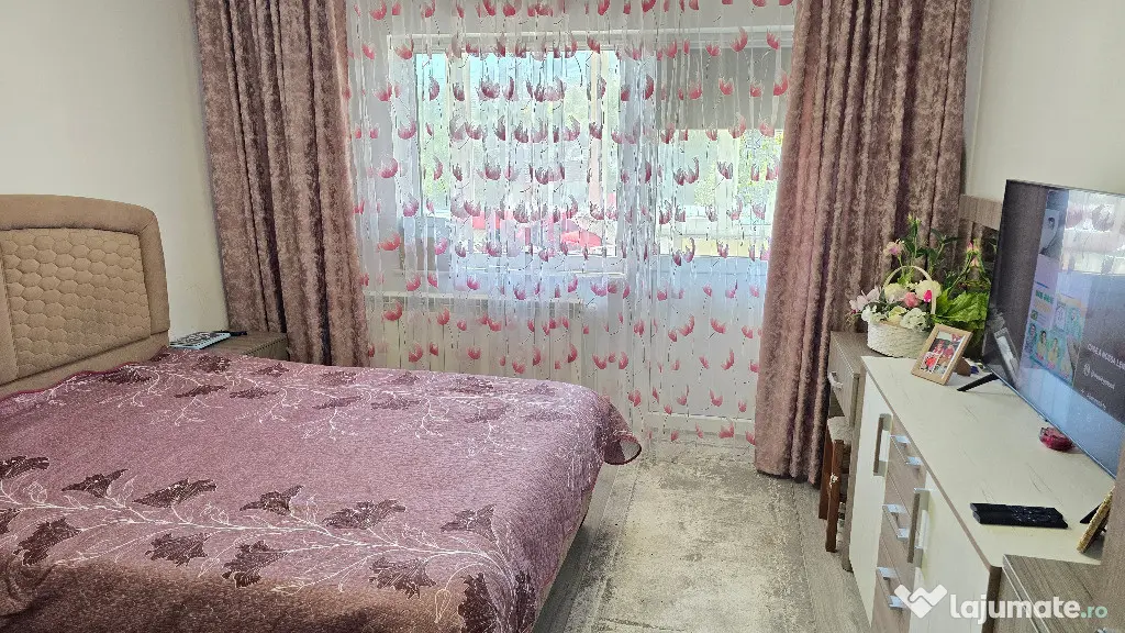 Vand apartament cu 3 camere decomandat Deva GARAJ si BOXA, I. Traian - Deva (Hunedoara)