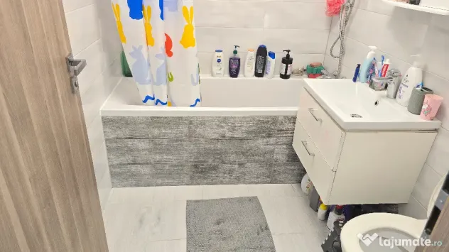 Vand apartament cu 3 camere decomandat Deva GARAJ si BOXA, I. Traian - Deva (Hunedoara)