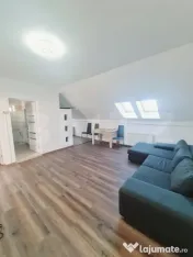Apartament cu 3 camere, semidecomandat, recent renovat, zona 
