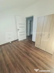 Apartament cu 3 camere, semidecomandat, recent renovat, zona 