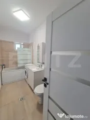 Apartament cu 3 camere, semidecomandat, recent renovat, zona 