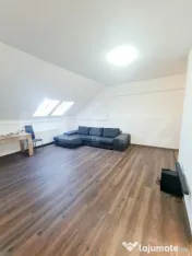 Apartament cu 3 camere, semidecomandat, recent renovat, zona 