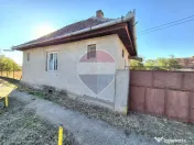 Proprietate cu teren 1.359 mp, poziție pe colț și utilități la strada