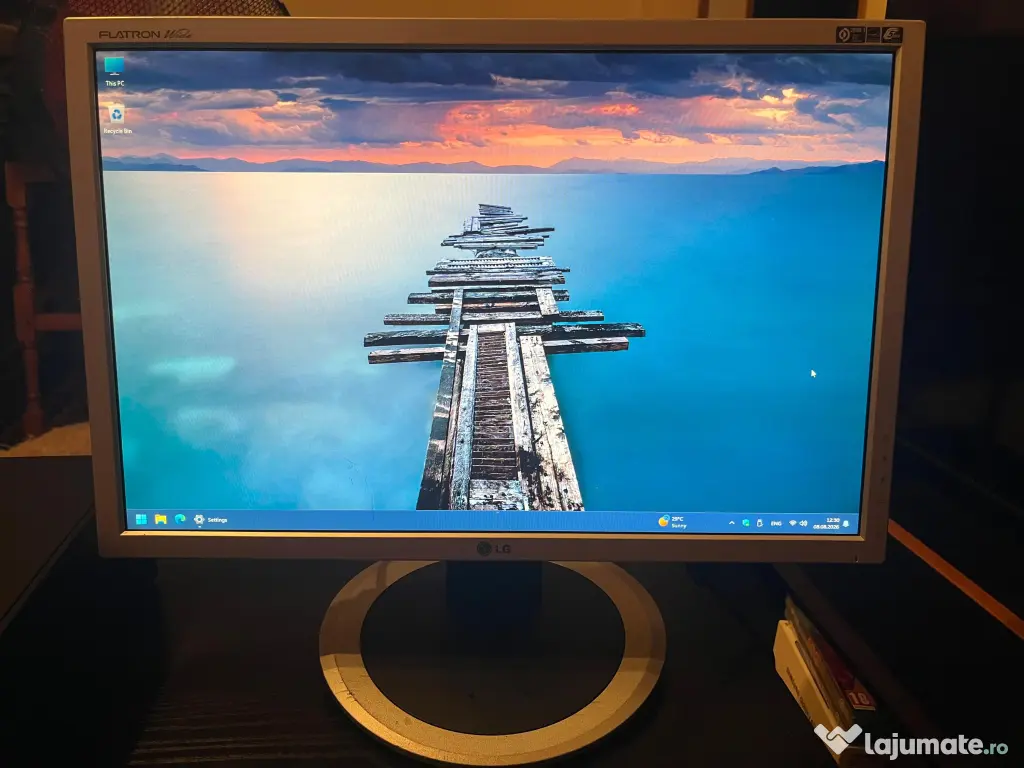 Monitor 20" LG Flatron L204WT 1680x1050 Cabluri Incluse Ideal Birou Supraveghere