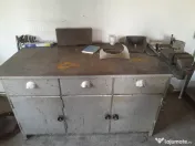 vand mașină de găurit cu coloană si banc metalic
