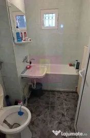 Apartament cu 3 camere de vanzare in Campina, parter 