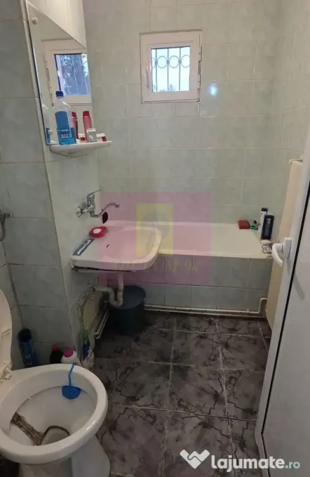 Apartament cu 3 camere de vanzare in Campina, parter - Campina (Prahova)