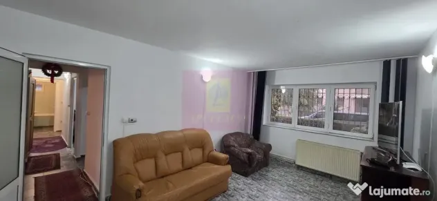 Apartament cu 3 camere de vanzare in Campina, parter - Campina (Prahova)