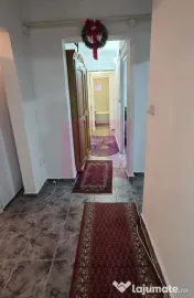 Apartament cu 3 camere de vanzare in Campina, parter 