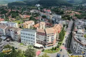 FILM! 2 camere decomandat, Central Covasna, balcon generos, 