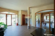 Pensiune cu restaurant, piscină, teren de 4.433 mp - Hidișelul de Sus 