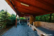 Pensiune cu restaurant, piscină, teren de 4.433 mp - Hidișelul de Sus 