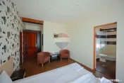 Pensiune cu restaurant, piscină, teren de 4.433 mp - Hidișelul de Sus 