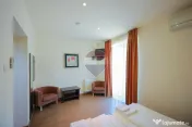 Pensiune cu restaurant, piscină, teren de 4.433 mp - Hidișelul de Sus 