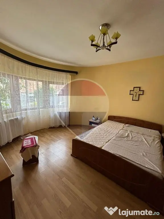 Casă de vânzare | Rădăuți | Ștefan cel Mare + 2 garaje - Radauti (Suceava)