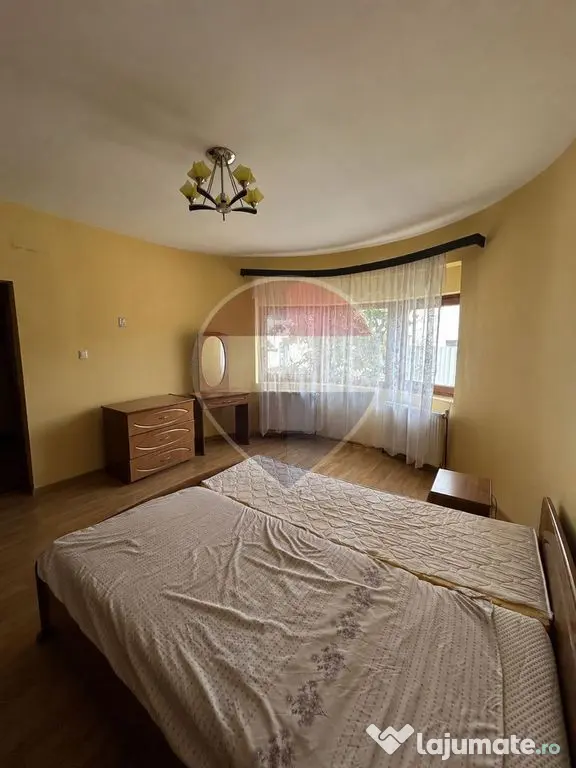 Casă de vânzare | Rădăuți | Ștefan cel Mare + 2 garaje - Radauti (Suceava)