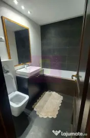 Vand apartament 3 camere Bd Libertatii 