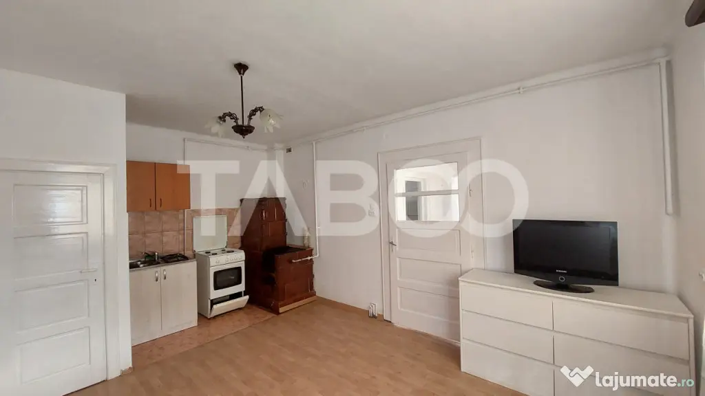 Apartament la casa de vanzare 2 camere curte 140 mp zona Tur - Sibiu (Sibiu)