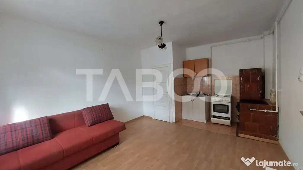 Apartament la casa de vanzare 2 camere curte 140 mp zona Tur - Sibiu (Sibiu)