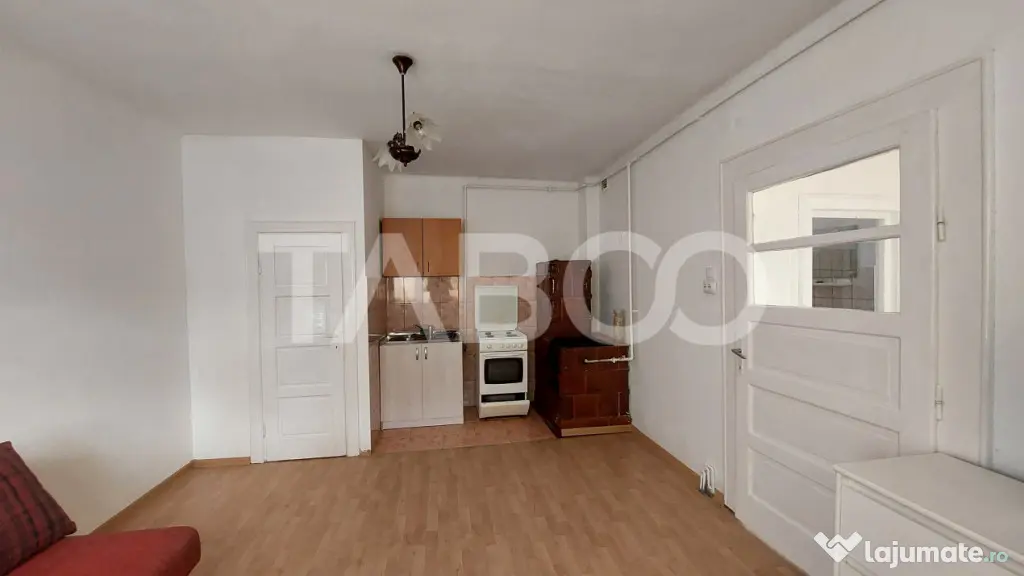 Apartament la casa de vanzare 2 camere curte 140 mp zona Tur - Sibiu (Sibiu)