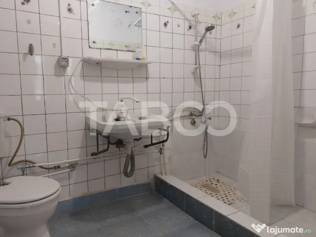 Casa mica 3 dormitoare curte mica 60 mp zona Lupeni Sibiu - Sibiu (Sibiu)