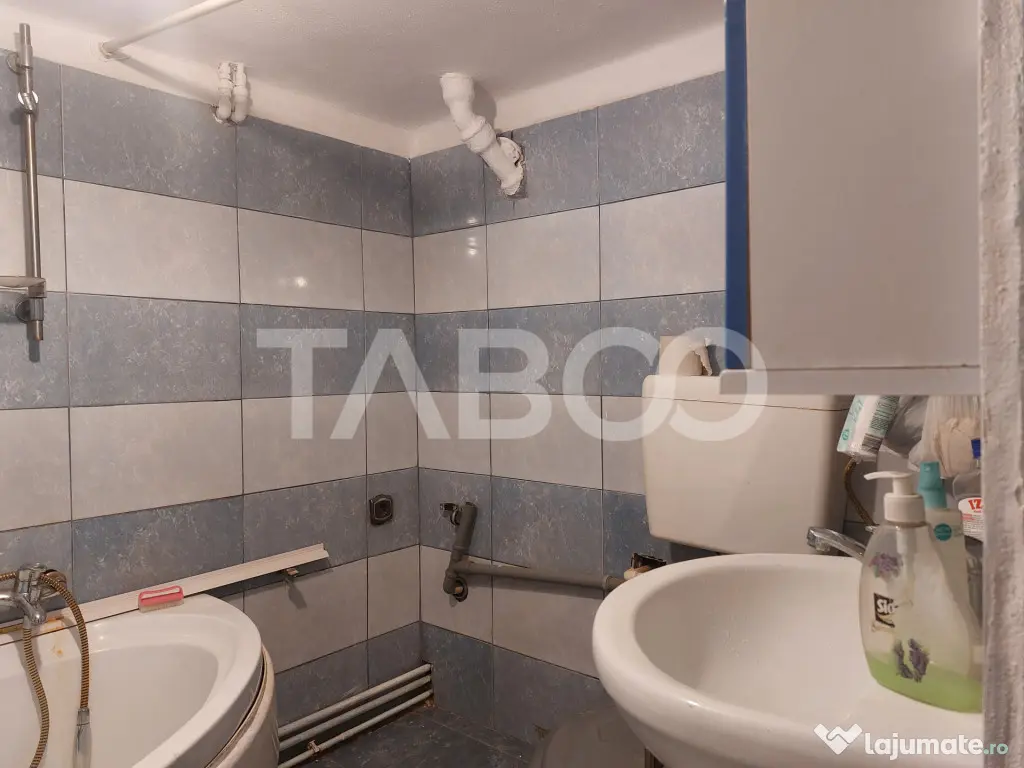 Casa mica 3 dormitoare curte mica 60 mp zona Lupeni Sibiu - Sibiu (Sibiu)