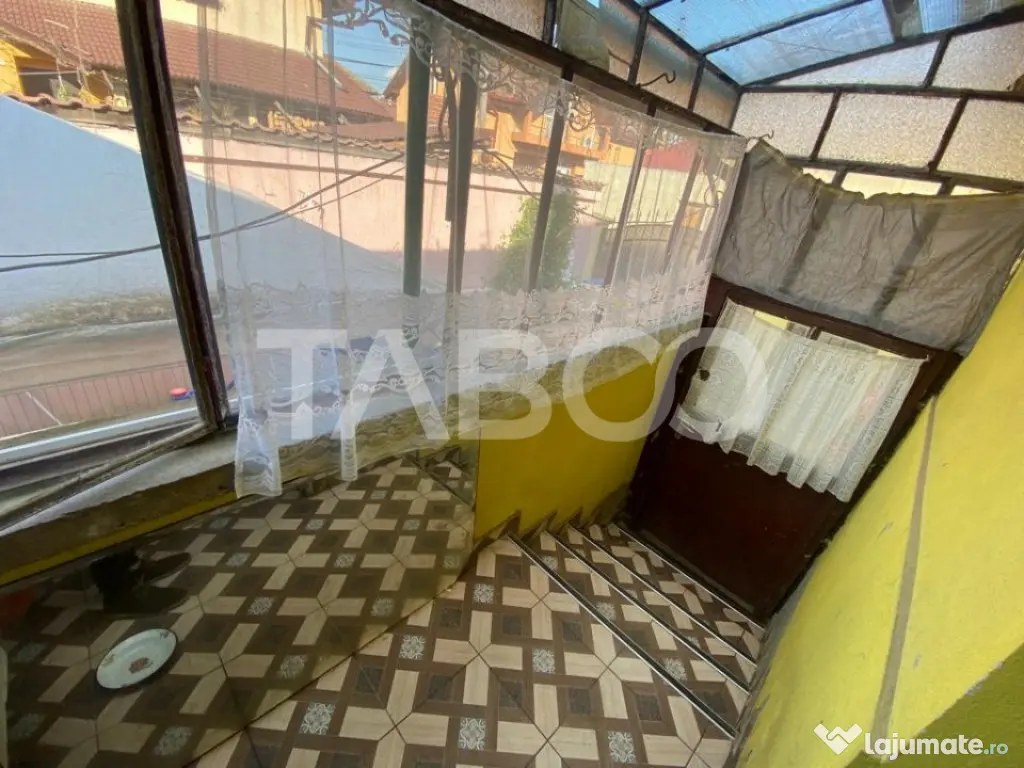 Casa mica 3 dormitoare curte mica 60 mp zona Lupeni Sibiu - Sibiu (Sibiu)