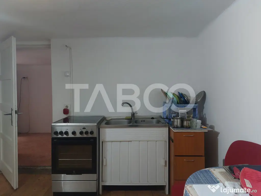 Casa mica 3 dormitoare curte mica 60 mp zona Lupeni Sibiu - Sibiu (Sibiu)