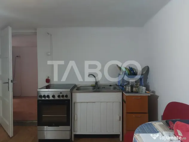 Casa mica 3 dormitoare curte mica 60 mp zona Lupeni Sibiu - Sibiu (Sibiu)