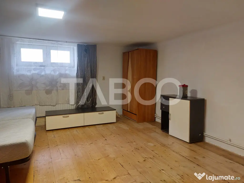 Casa mica 3 dormitoare curte mica 60 mp zona Lupeni Sibiu - Sibiu (Sibiu)