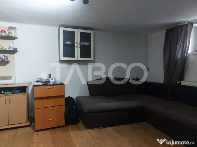 Casa mica 3 dormitoare curte mica 60 mp zona Lupeni Sibiu - Sibiu (Sibiu)