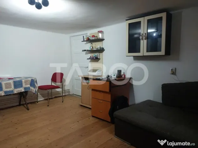 Casa mica 3 dormitoare curte mica 60 mp zona Lupeni Sibiu - Sibiu (Sibiu)