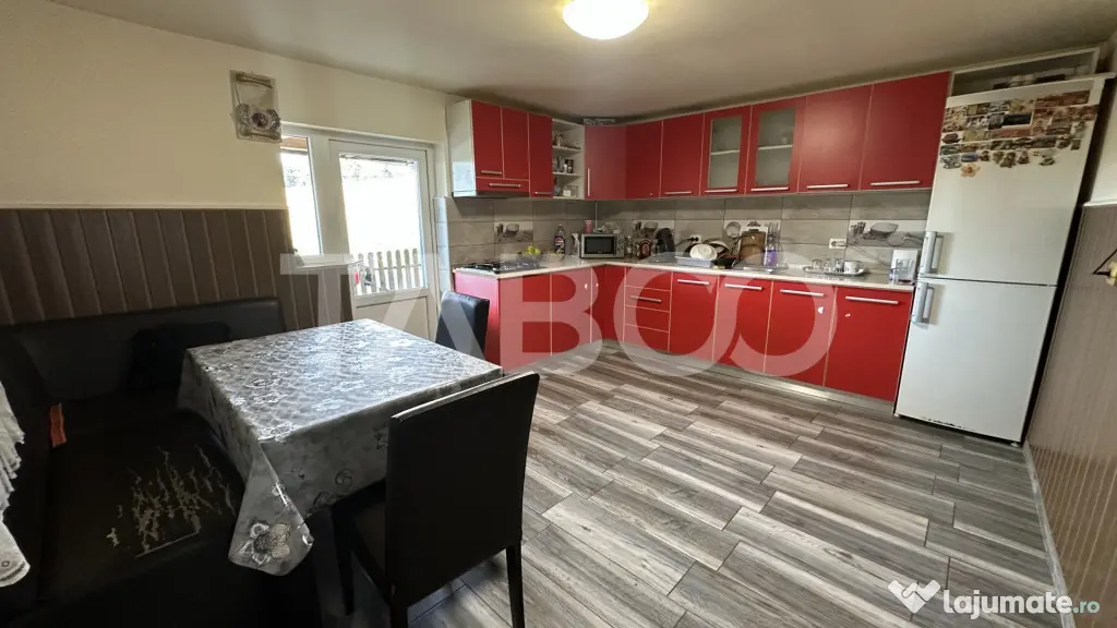 Casa individuala 4 camere cu intrare de la 2 strazi Poplaca - Poplaca (Sibiu)