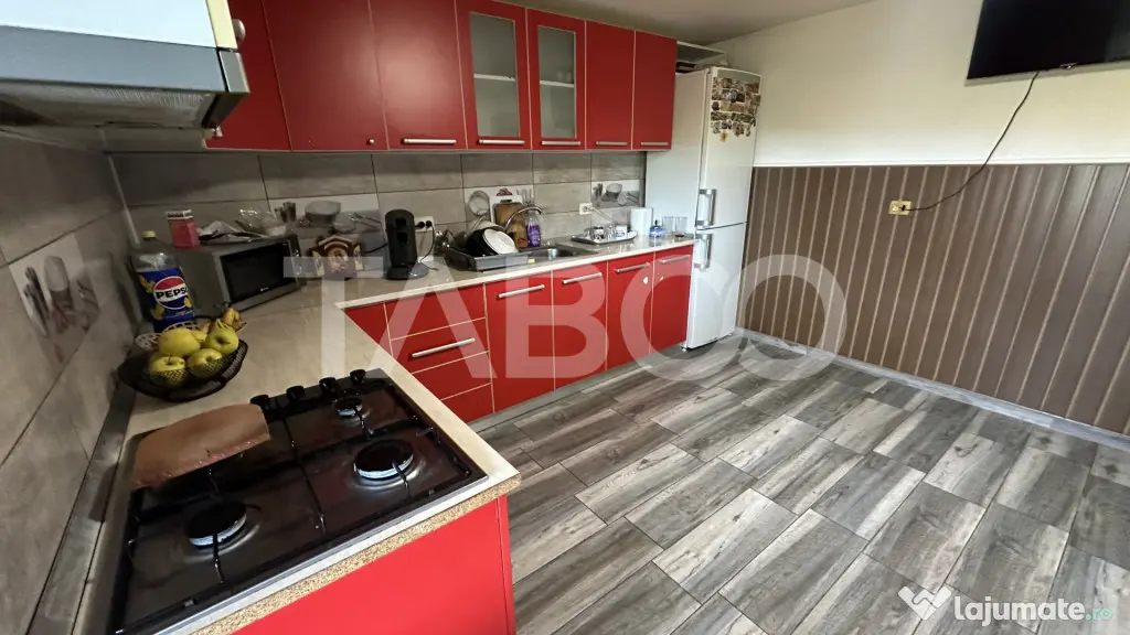 Casa individuala 4 camere cu intrare de la 2 strazi Poplaca - Poplaca (Sibiu)